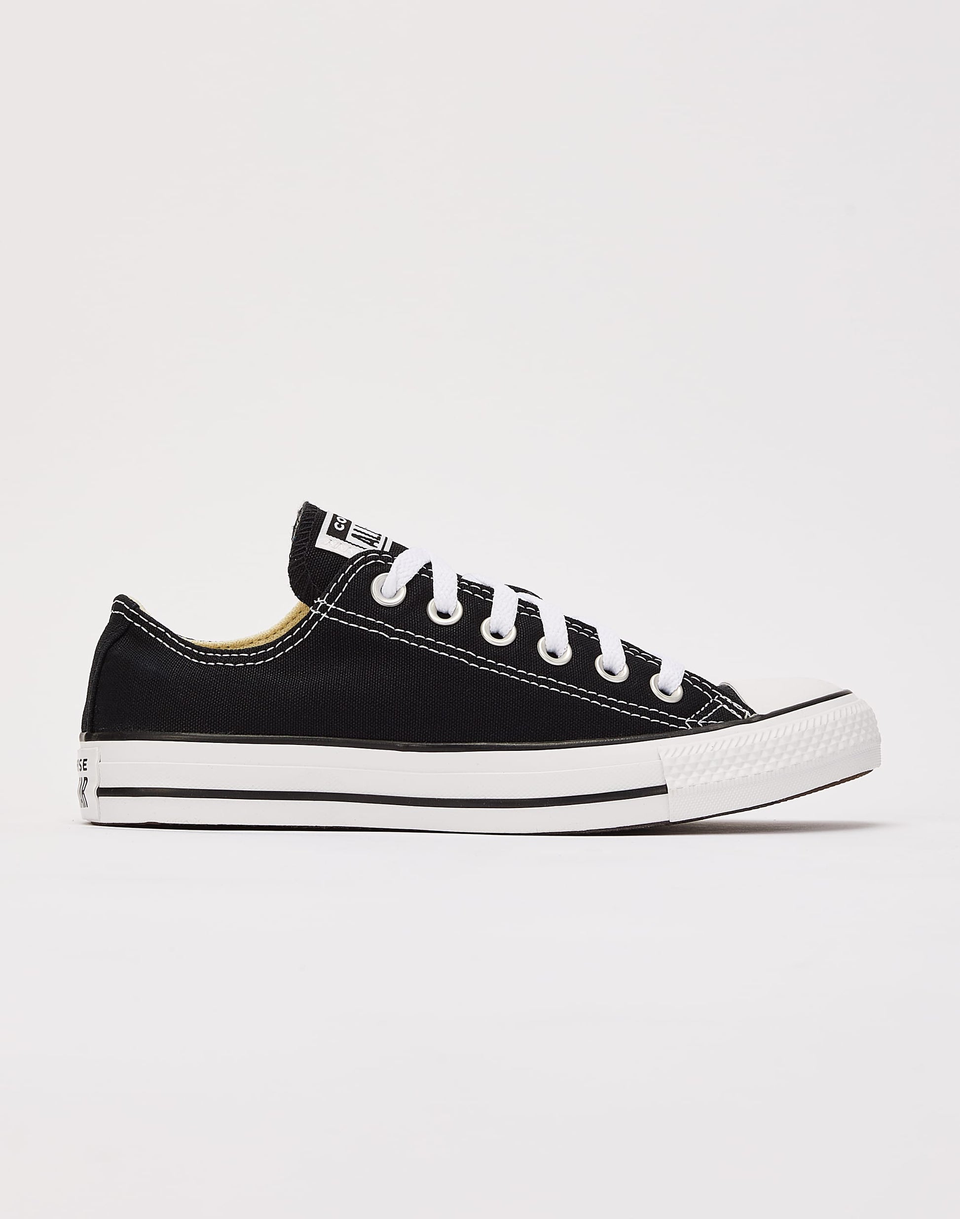 Stylish Chuck Taylor All-Star Low Sneakers - Classic Comfort and Timeless Style