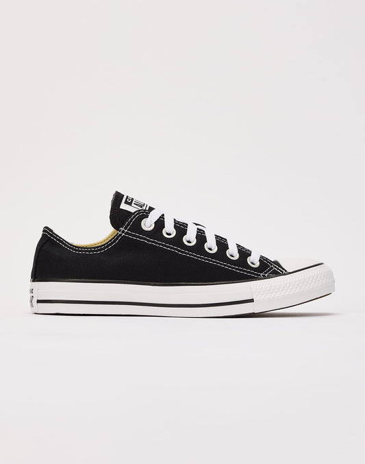 Stylish Chuck Taylor All-Star Low Sneakers - Classic Comfort and Timeless Style