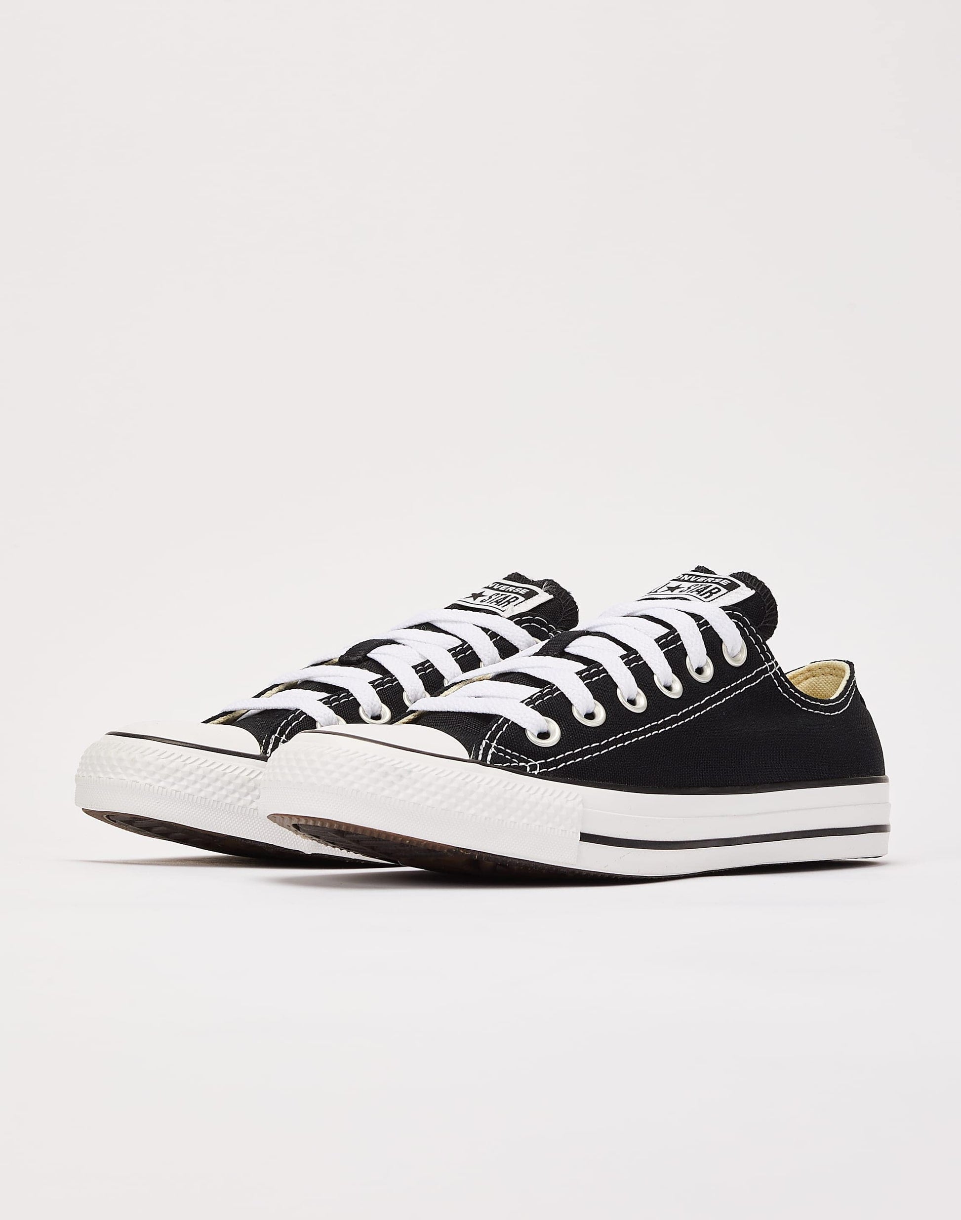 Stylish Chuck Taylor All-Star Low Sneakers - Classic Comfort and Timeless Style