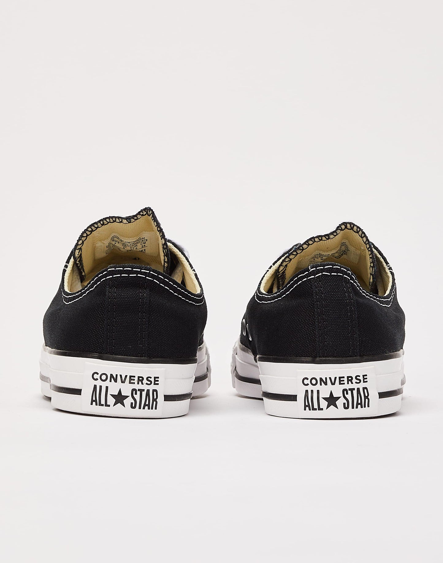 Stylish Chuck Taylor All-Star Low Sneakers - Classic Comfort and Timeless Style