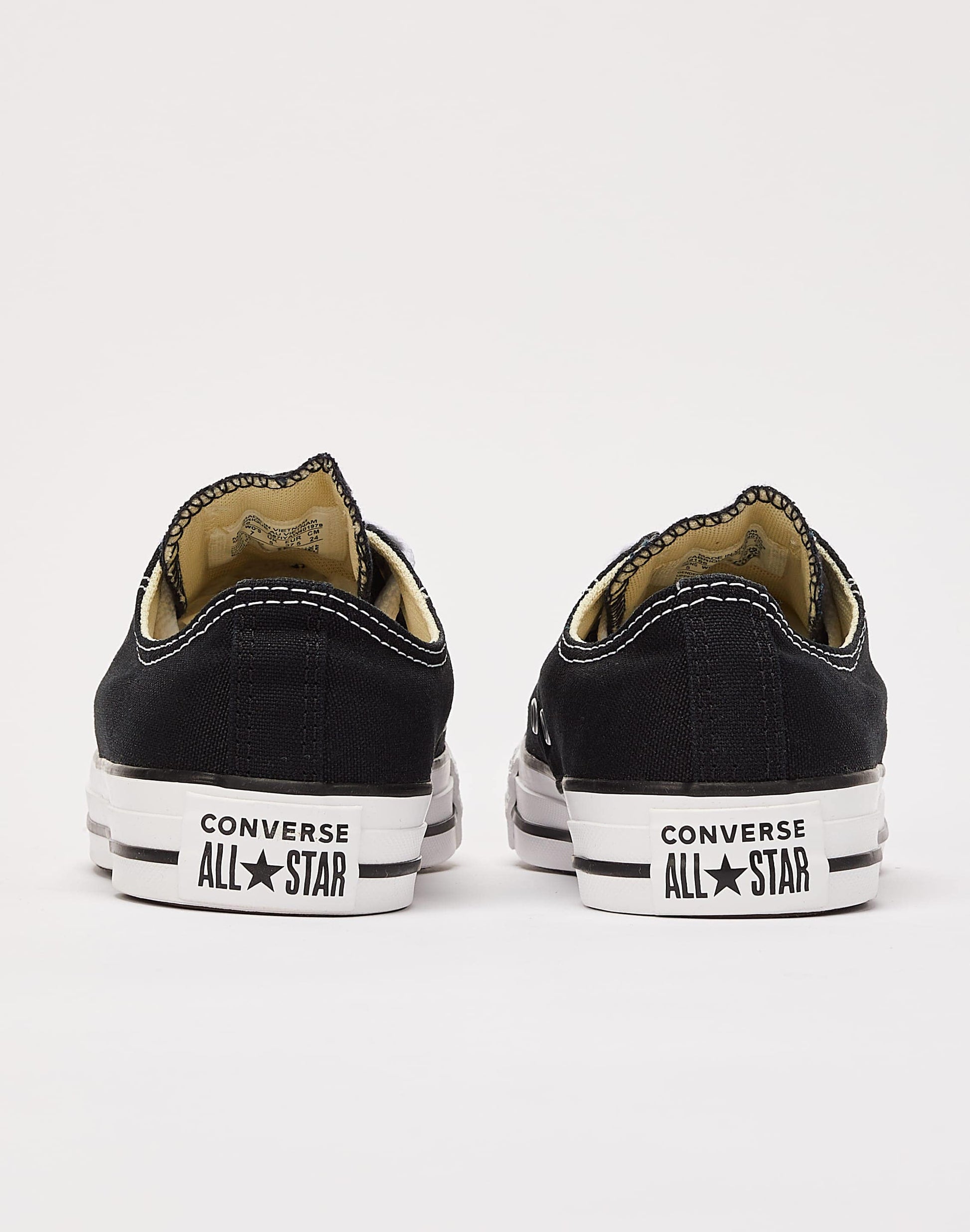 Stylish Chuck Taylor All-Star Low Sneakers - Classic Comfort and Timeless Style