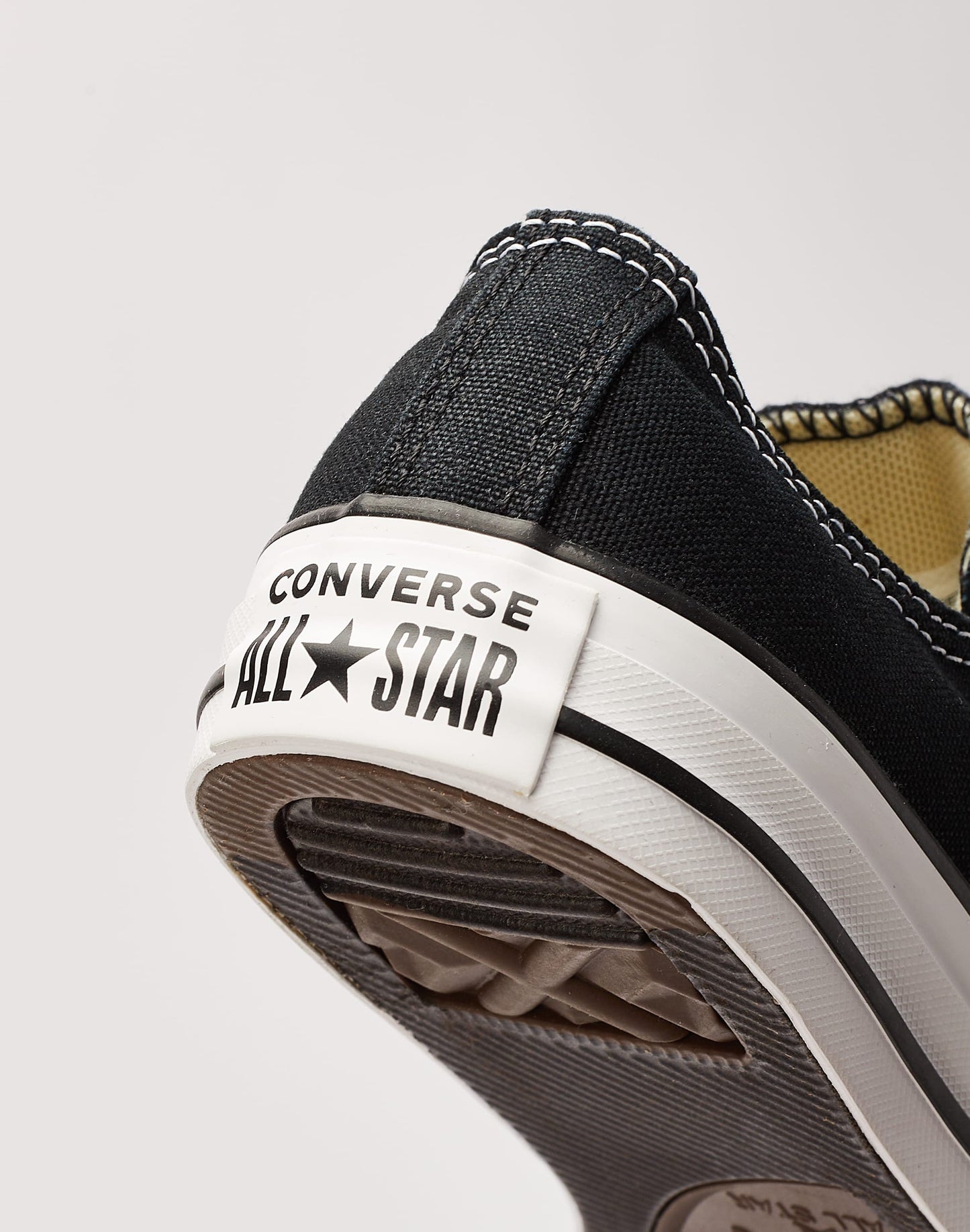 Stylish Chuck Taylor All-Star Low Sneakers - Classic Comfort and Timeless Style